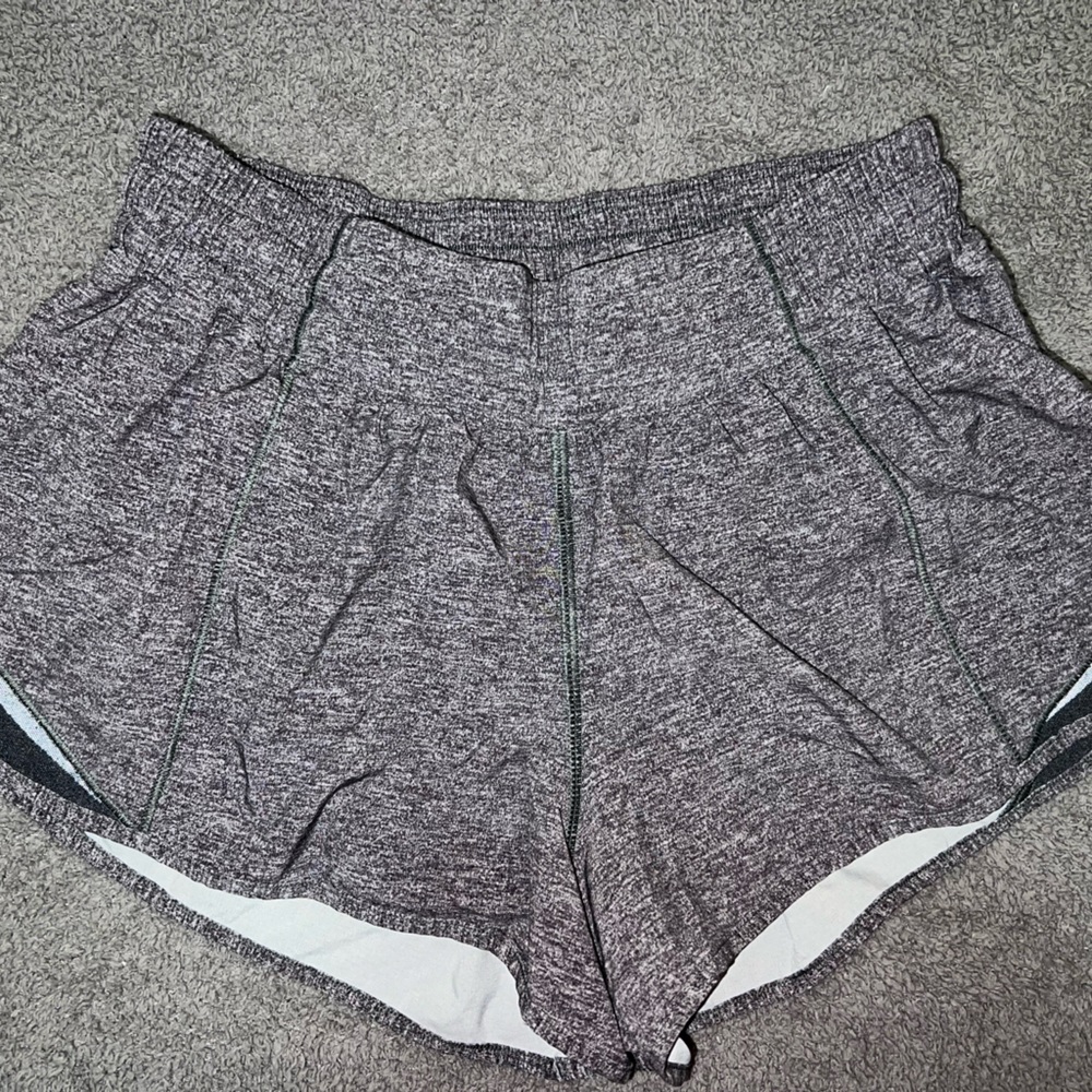 Lululemon Hotty Hot Shorts 2.5”